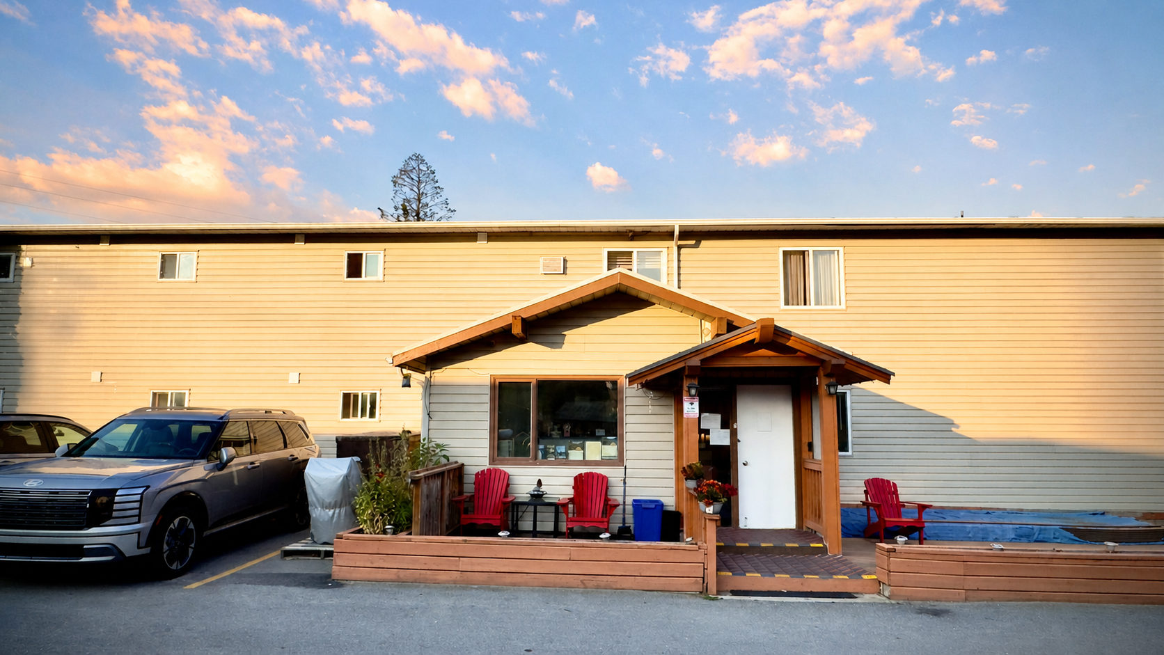 Rondo Motel front office in warm evening light