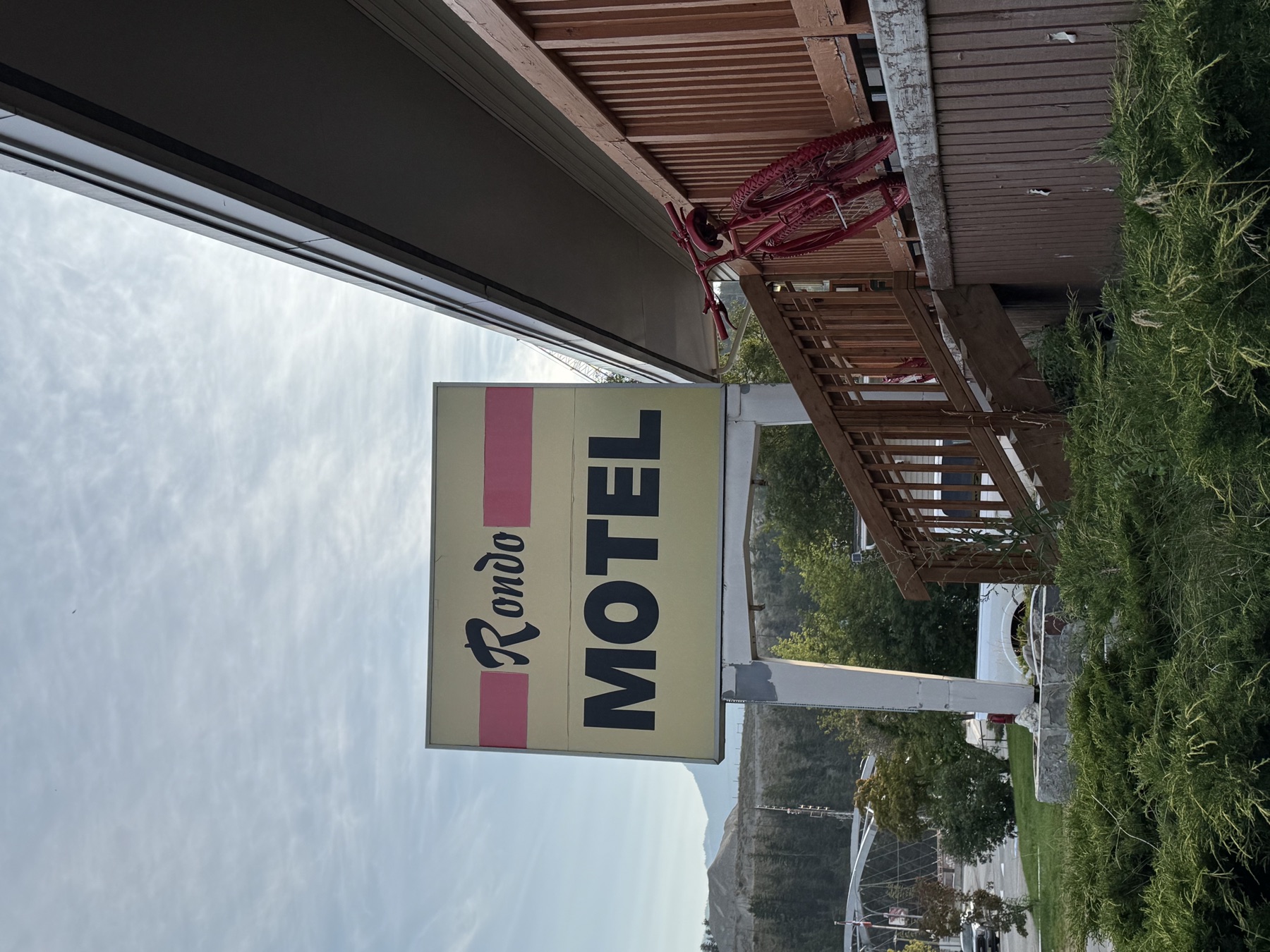 Rondo Motel roadside sign beside the guest rooms